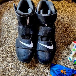 NIKE SIZE 5 football cleats